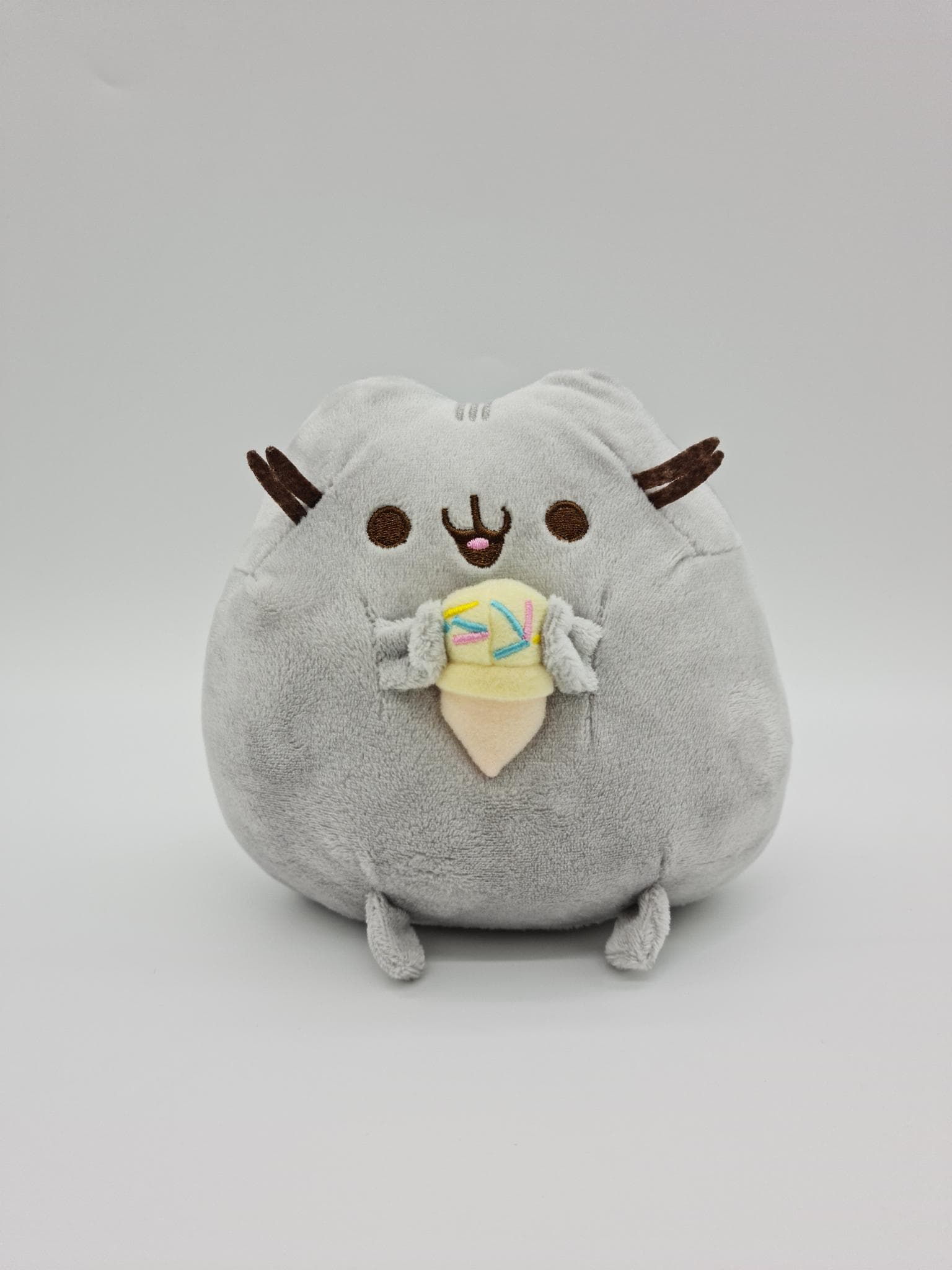 М'яка Плюшева Іграшка Plush Кіт Пушин з Морозивом Pusheen 15 см сірий (1024602)